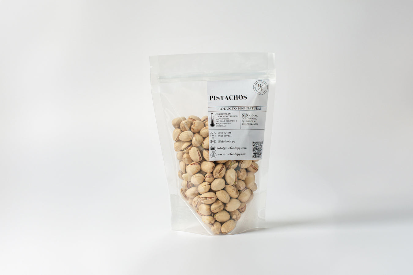 Pistachos con cáscara y sal